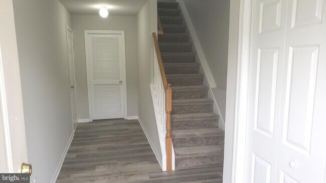 Building Photo - 22 Bridle Path