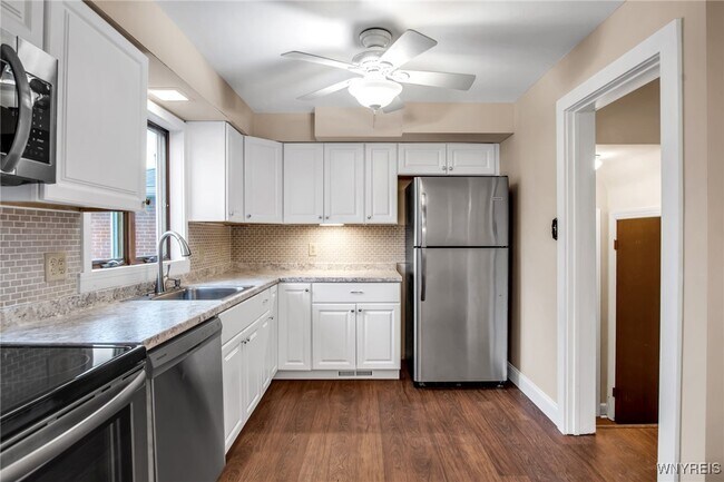 Building Photo - 21 Waverly Ave