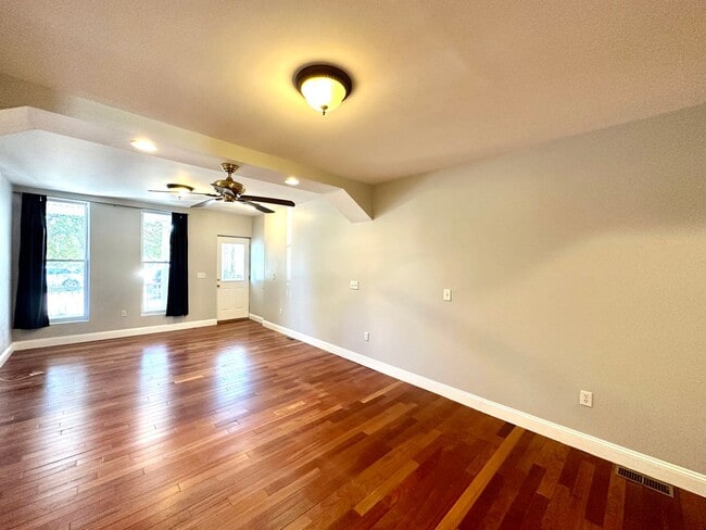Building Photo - Charming 3 Bedroom/2.5 Bathroom Townhome in Hampden!