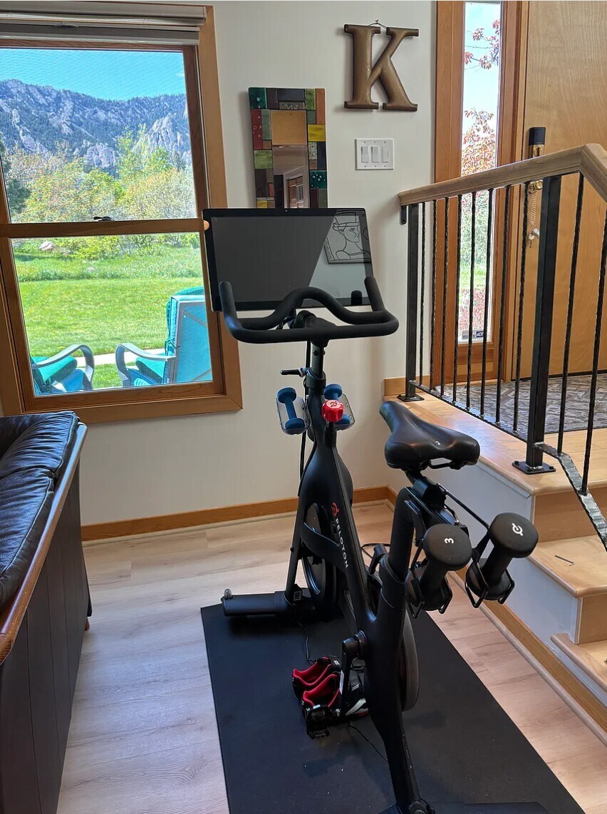 Peloton Bike with Mountain VIEWS - 45 Benthaven Pl