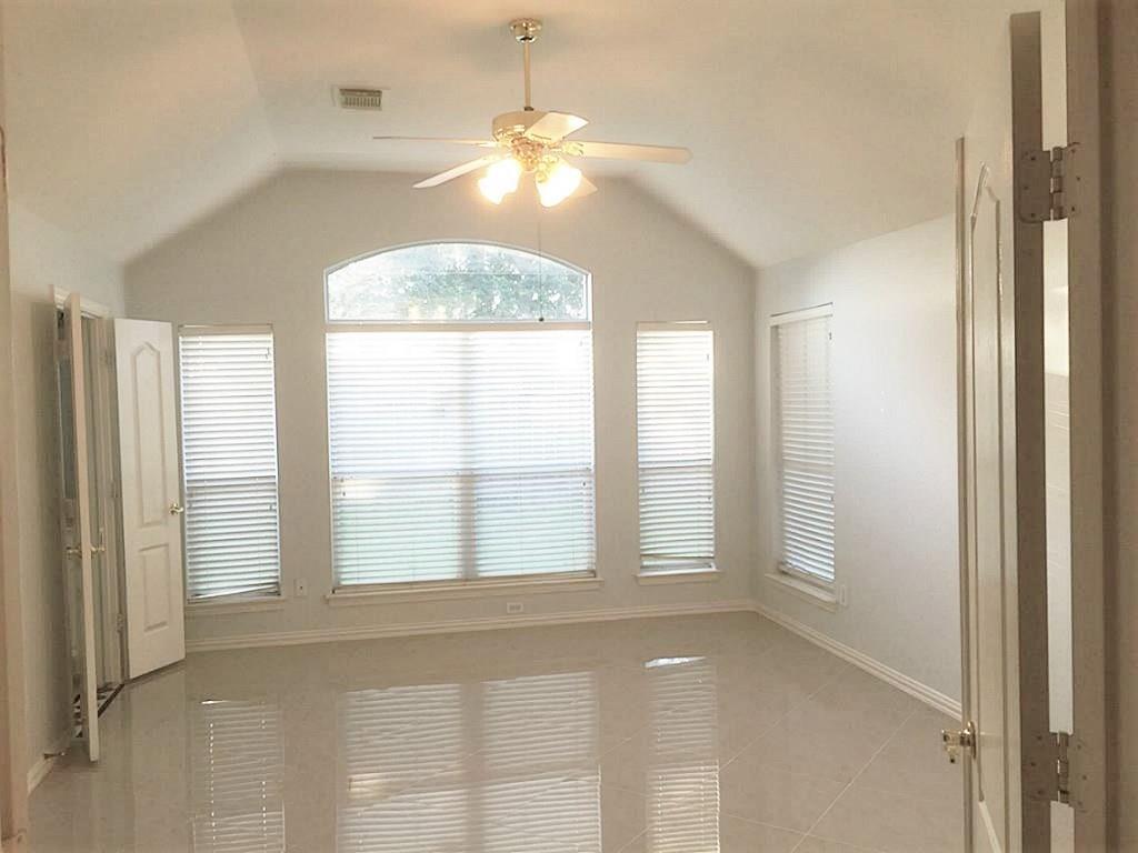 Building Photo - 2604 Hidden Creek Dr