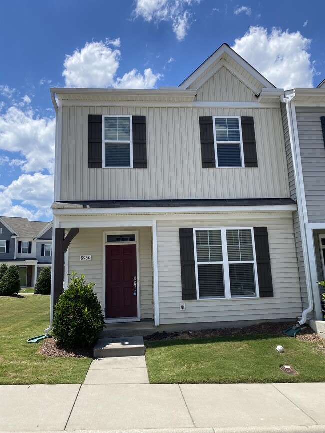 Building Photo - 8960 Commons Townes Dr