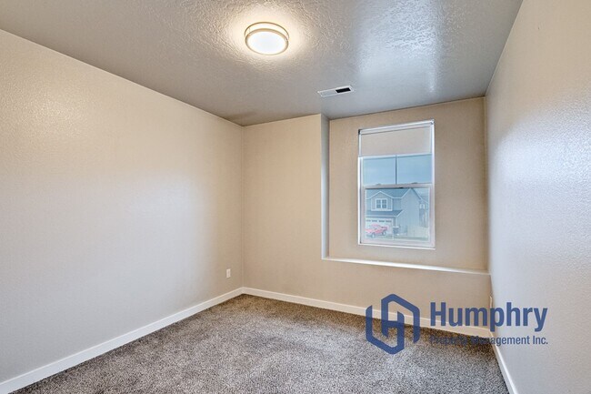 Building Photo - Beautiful home in South East Boise