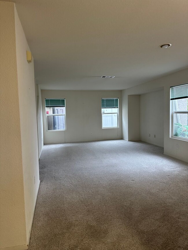 Building Photo - 26 Dawn Rose Way