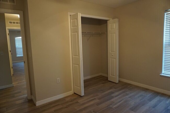 Building Photo - 3 Bedroom Home with Garage