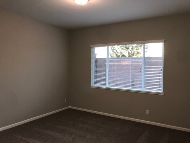 Building Photo - Stunning Like-New Rocklin One Story Home