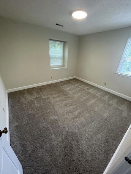 Building Photo - 812 Glen Eden Dr