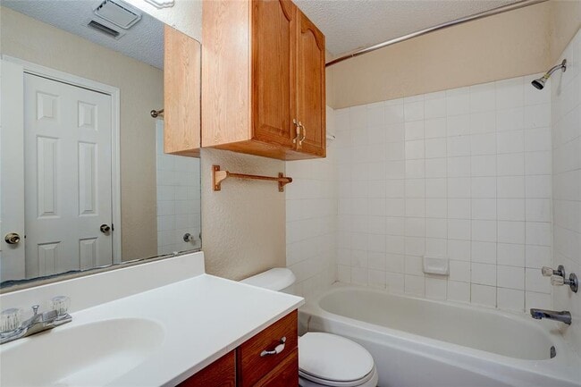 Building Photo - 2122 Jasmine Path