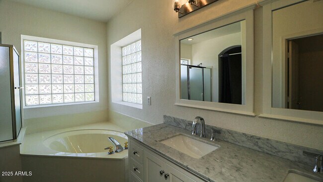 Building Photo - 7861 W Kerry Ln