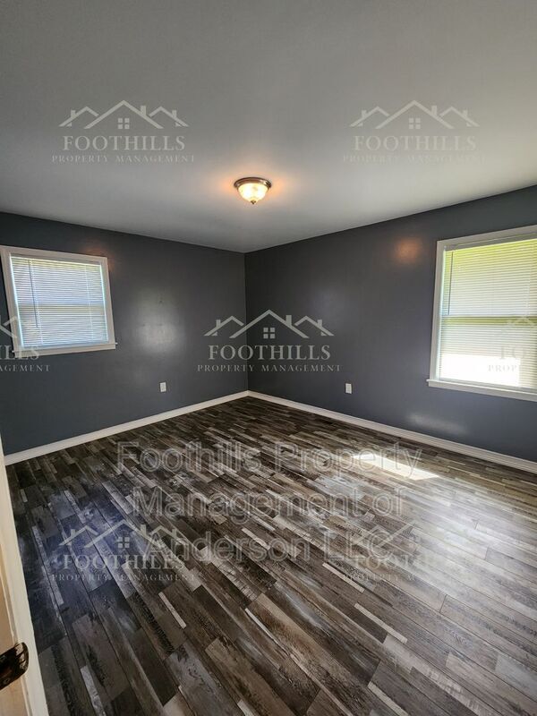Building Photo - 211 Brady Cir