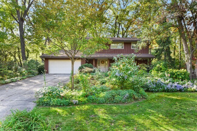 Primary Photo - 1889 Paddock Pl