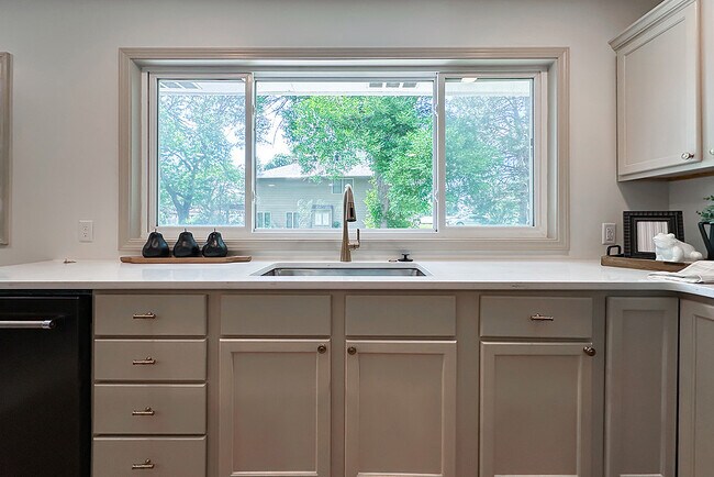 Building Photo - 922 N 122nd St