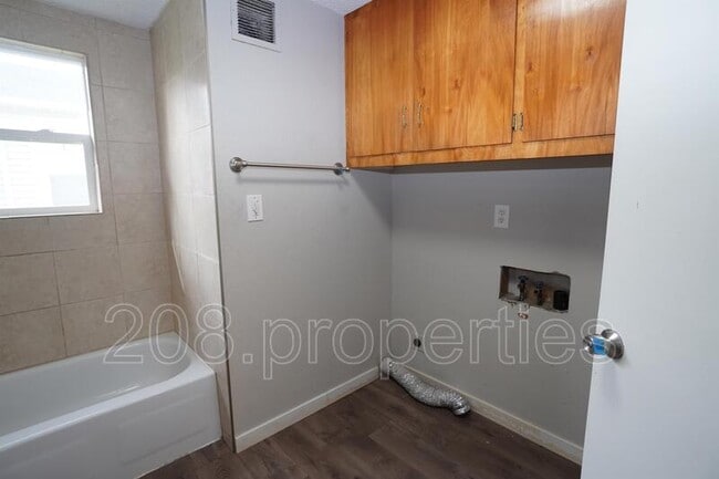 Building Photo - 315 Ivy St