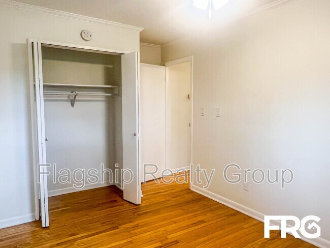 Building Photo - 466 Circle Dr