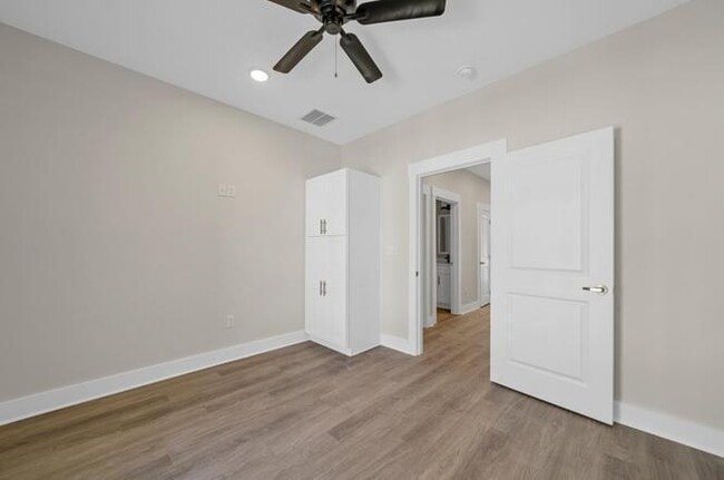 Building Photo - 100 Beach Dr