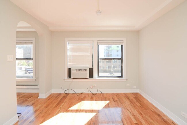 Building Photo - 555 W Arlington