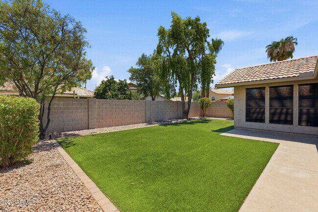 Building Photo - 457 S Meadows Dr