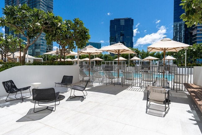 Building Photo - New Koula STUDIO