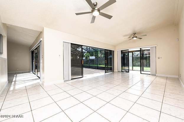 Building Photo - 4 Baywood Dr