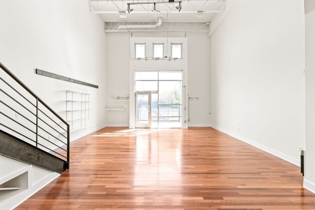 Building Photo - The Gallery Lofts, 2 Bedroom Condo minutes...