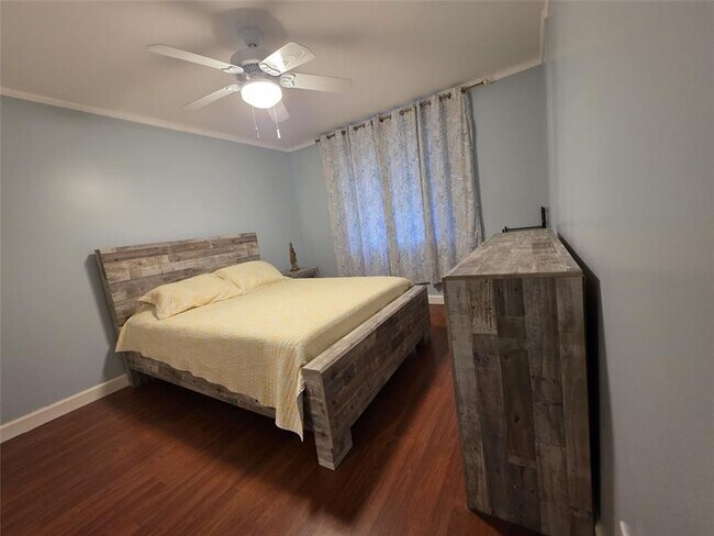 Building Photo - 1341 SE 3rd Ave