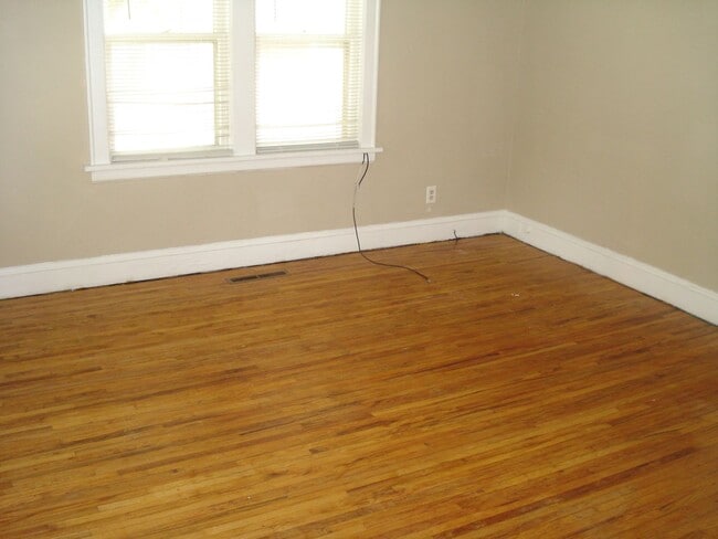 Building Photo - 400-402 Burr