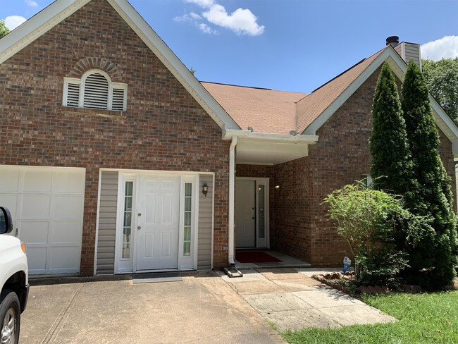 Building Photo - 2074 Hopkins Mill Rd