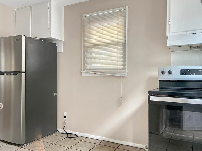 Building Photo - 1991 Higdon St