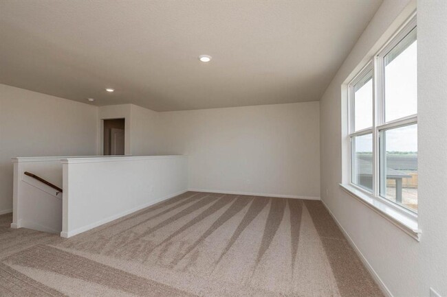 Building Photo - Spacious Brand New Home with 5 Bed/2.5 bat...