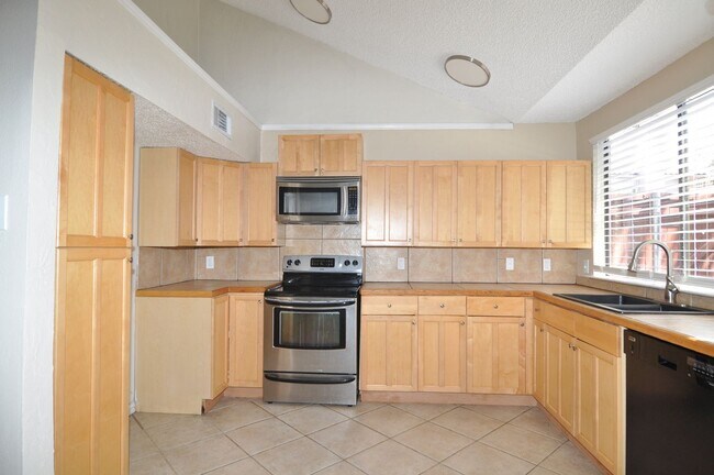 Building Photo - Lovely 3-3-1 condo in Dallas, Plano ISD!