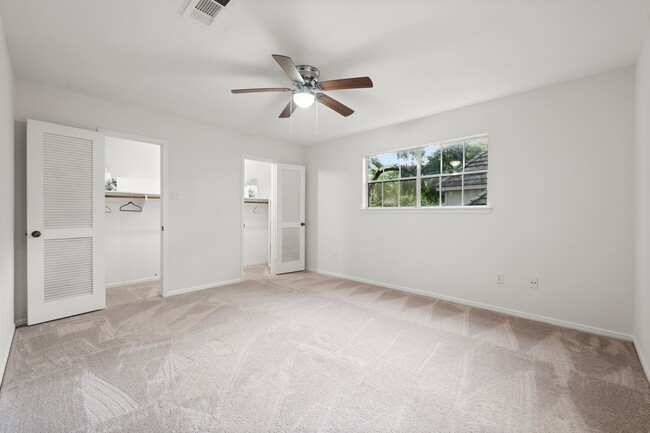Building Photo - 16815 Memorial Oaks Ln