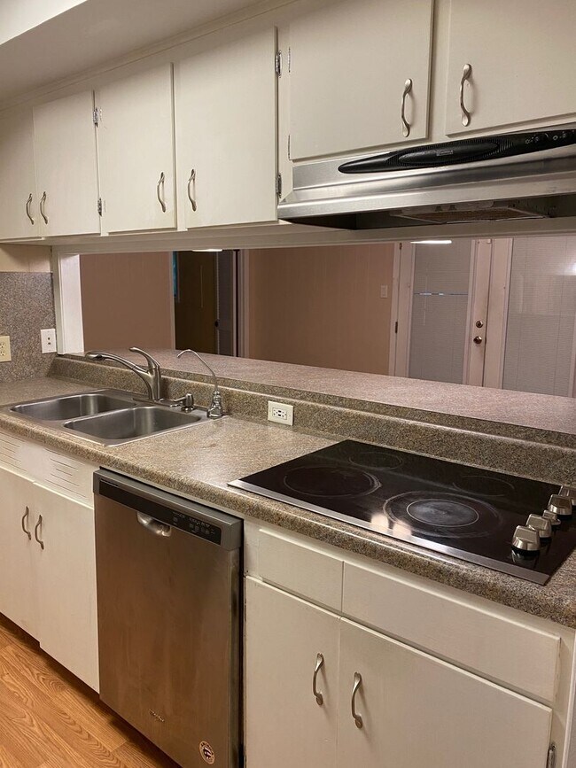 Must see this Beautiful 3/2 home in Villag... 1940 Potwin Dr Baton Rouge LA 70810 Apartment