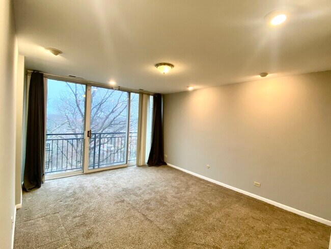 Building Photo - 5820 Oakwood Dr