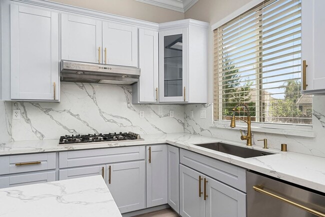 Building Photo - For rent: spacious and updated 5-bedroom, ...