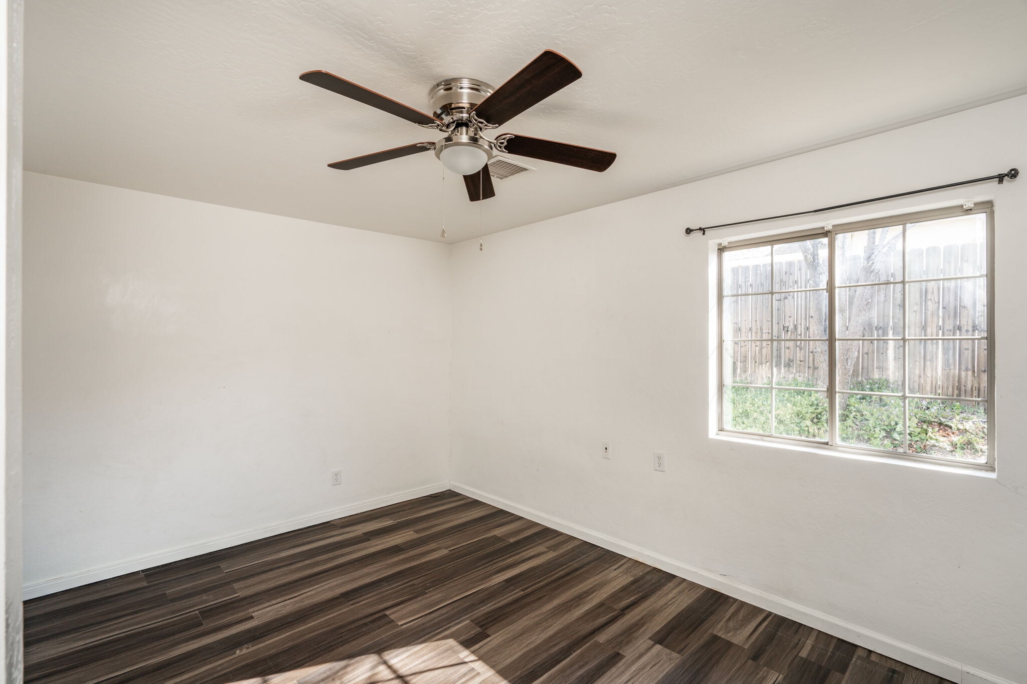 Building Photo - 408 w hillside ave