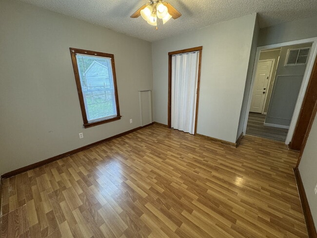 Building Photo - “It’s a Fresh Start” — Remodeled 1 Bed with Washer/Dryer Included
