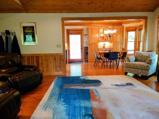 Building Photo - 386 Arbor Dr