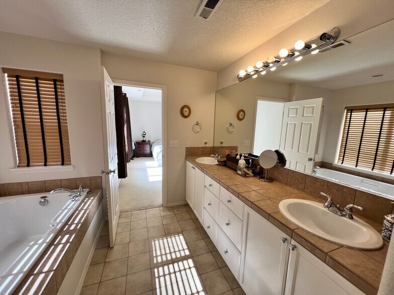 Master bathroom - 5906 NE Skipton St