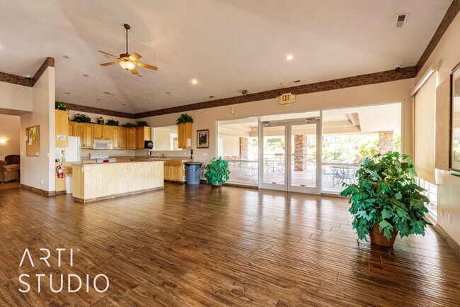 Building Photo - Stunning 3-Bedroom Home with Private Backy...