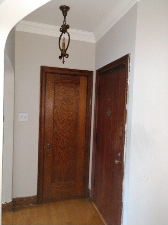 Building Photo - 2559 Flossmoor Rd