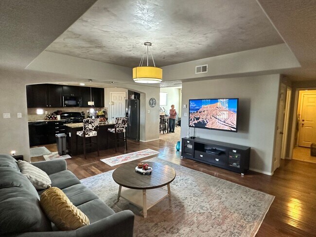 Building Photo - Available Dec 10th! 3bed 2bath