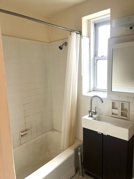 Building Photo - 415 Albemarle Rd