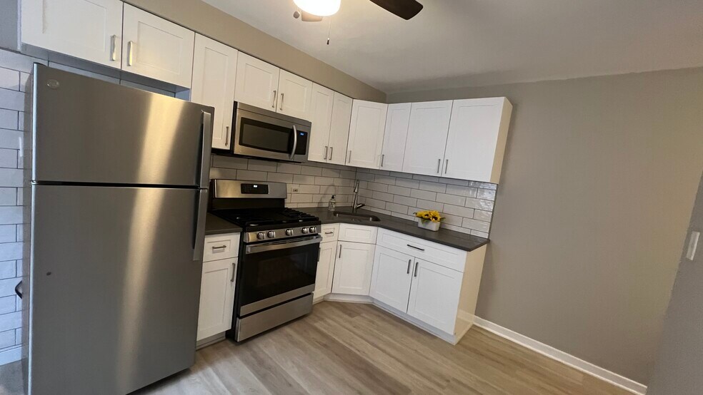 Kitchen - 4835 Hull St