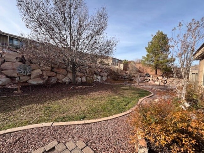 Building Photo - Primrose Pointe