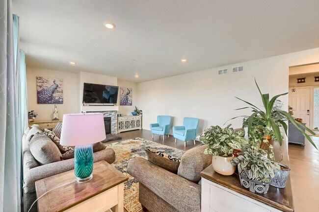 Building Photo - 15895 Red Bud Dr