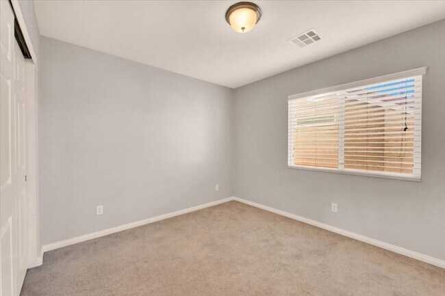 Building Photo - 6779 Philharmonic Ave