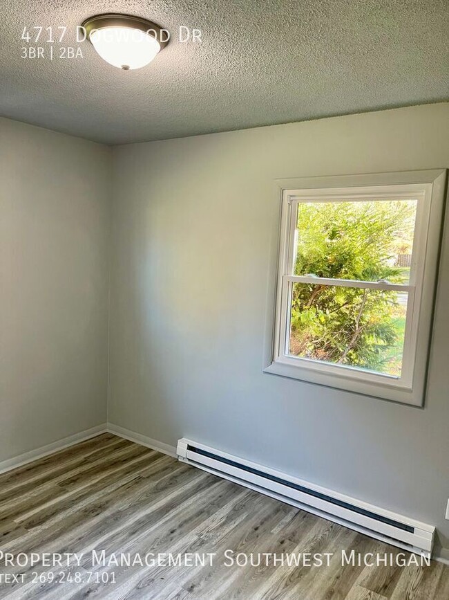 Building Photo - Newly Remodeled Duplex for rent