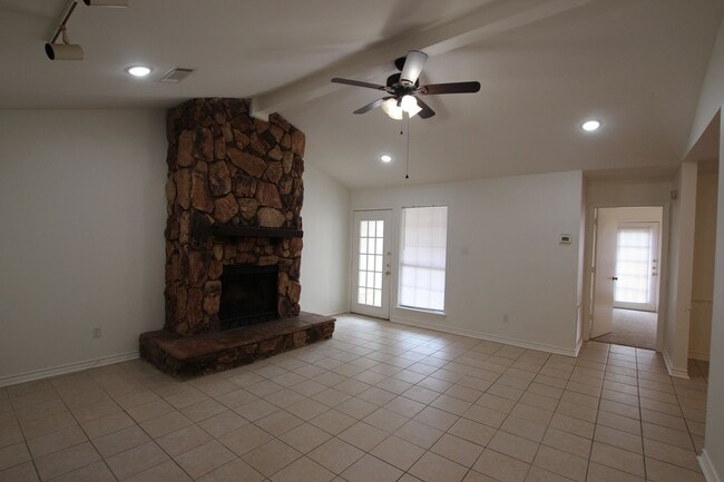 Building Photo - Coming Soon! 2 Bedroom 2 BathTownhome!