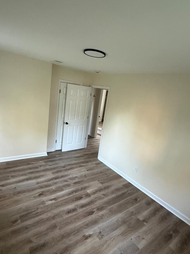 Building Photo - 814 W 48th St