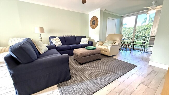 Building Photo - 12 Willowbrook Ln